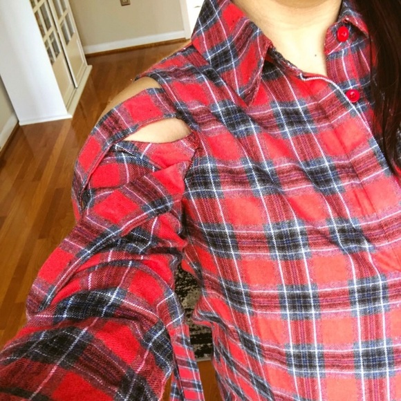🆕 Plaid Cut-Out Flannel - Picture 5 of 8